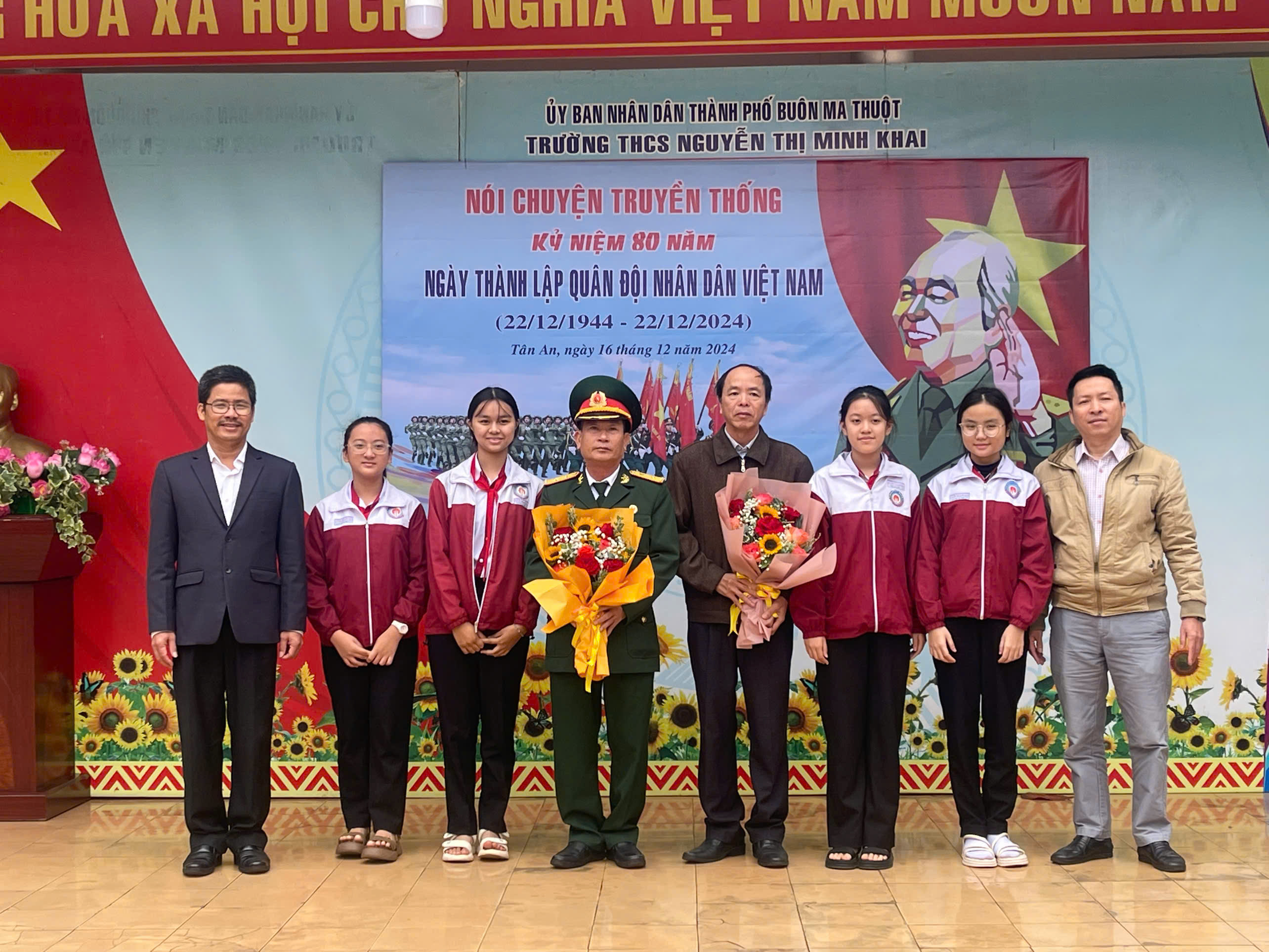 Sinh hoạt chuyên đề “Nói chuyện truyền thống nhân dịp 80 năm thành lập Quân đội nhân dân Việt Nam 22/12/1944 – 22/12/2024”