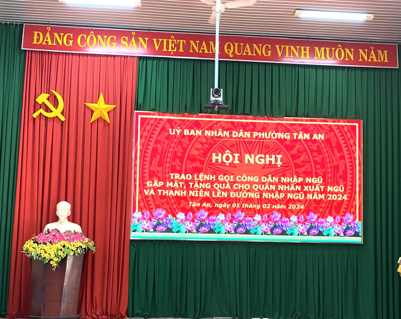 UBND phường Tân An tổ chức trao lệnh gọi công dân nhập ngũ; gặp mặt, tặng quà cho quân nhân xuất ngũ và thanh niên lên đường nhập ngũ năm 2024