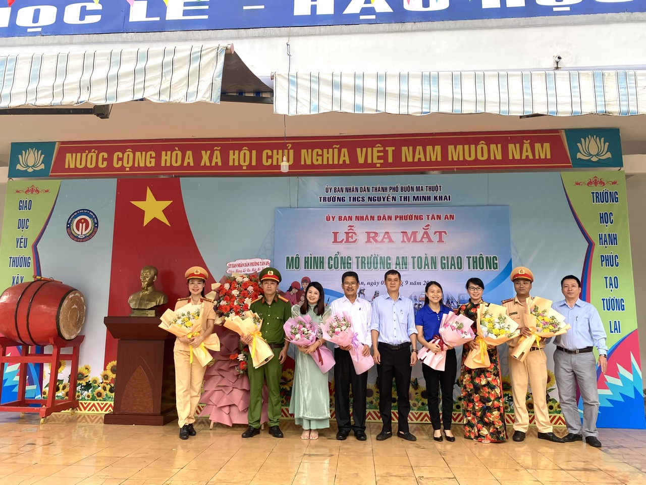 NHÂN RỘNG MÔ HÌNH “CỔNG TRƯỜNG HỌC AN TOÀN GIAO THÔNG”