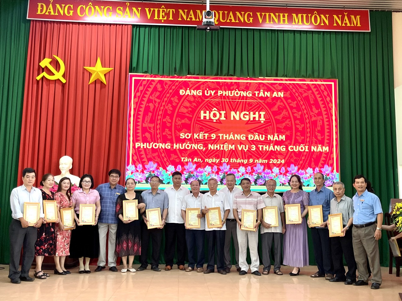 ĐẢNG ỦY PHƯỜNG TÂN AN  TỔ CHỨC HỘI NGHỊ SƠ KẾT 9 THÁNG ĐẦU NĂM; PHƯƠNG HƯỚNG, NHIỆM VỤ 3 THÁNG CUỐI NĂM 2024 VÀ TRAO TẶNG THƯ CẢM ƠN ỦNG HỘ CÁC TỈNH PHÍA BẮC KHẮC PHỤC THIỆT HẠI DO BÃO SỐ 3 (YAGI)